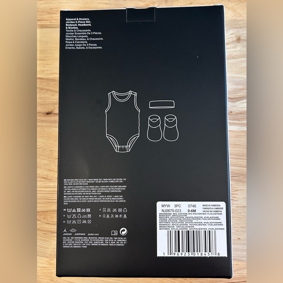 Nike Air Jordan 3-Piece Set - Picture 2 of 2